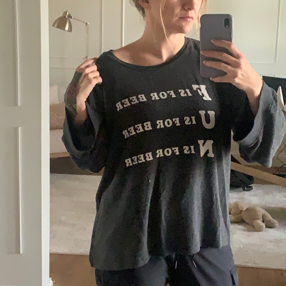 WILDFOX Comfy Stretchy Soft Beer = FUN Sweater ✨